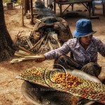 molding palm sugar candy